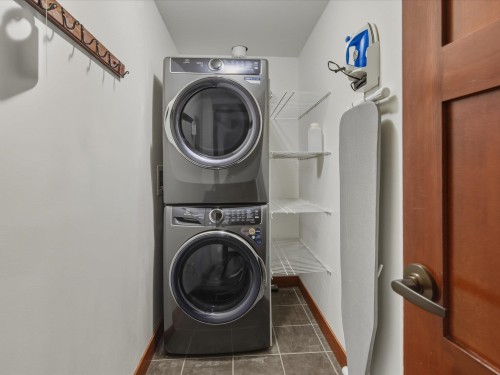 221-2202 Gondola Way, Whistler, BC 