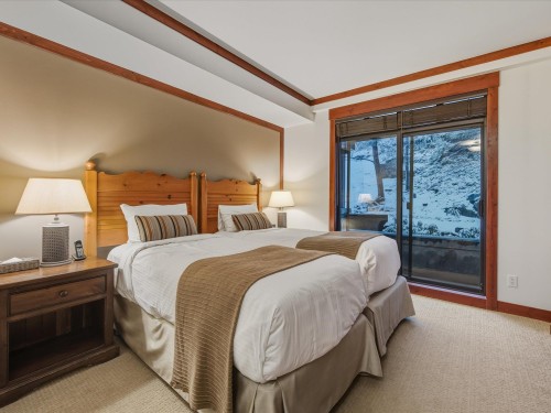 221-2202 Gondola Way, Whistler, BC 