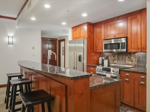 221-2202 Gondola Way, Whistler, BC 