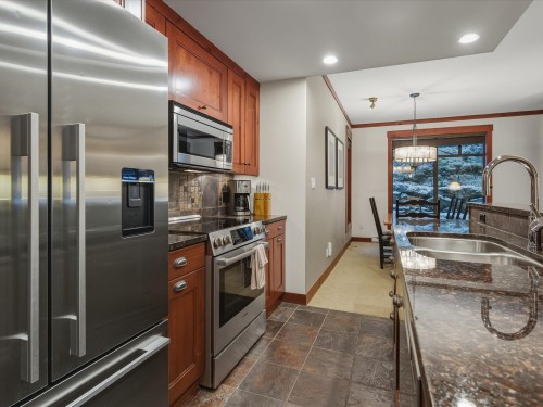 221-2202 Gondola Way, Whistler, BC 