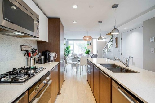 532 7Th Avenue W, Vancouver, BC 