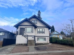 5xx 9 Street E North Vancouver, BC V7L 2B5