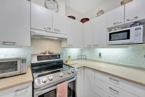 208-588 Twelfth Street, New Westminster, BC 