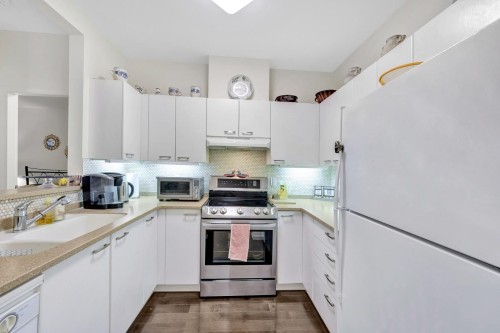 208-588 Twelfth Street, New Westminster, BC 