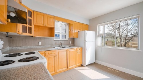 Upper-5120 Fairmont, Vancouver, BC 