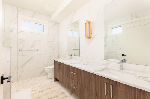 2719 46Th Avenue E, Vancouver, BC 