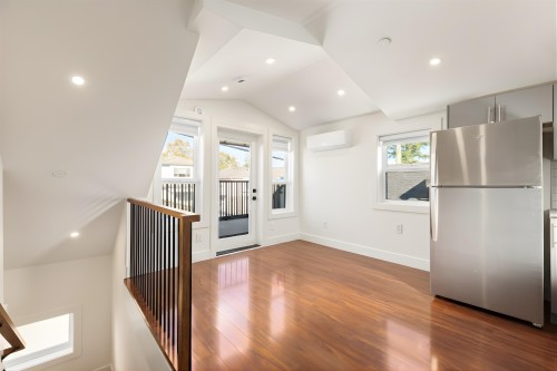 2719 46Th Avenue E, Vancouver, BC 