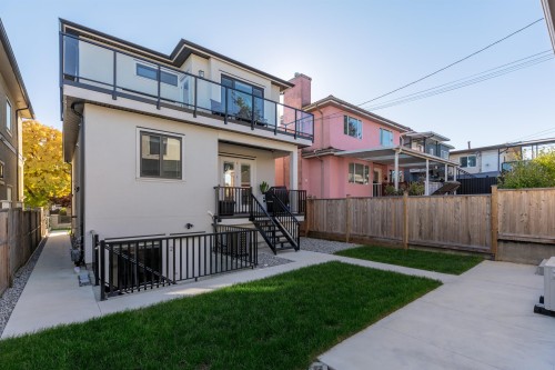 2719 46Th Avenue E, Vancouver, BC 