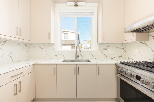 2719 46Th Avenue E, Vancouver, BC 