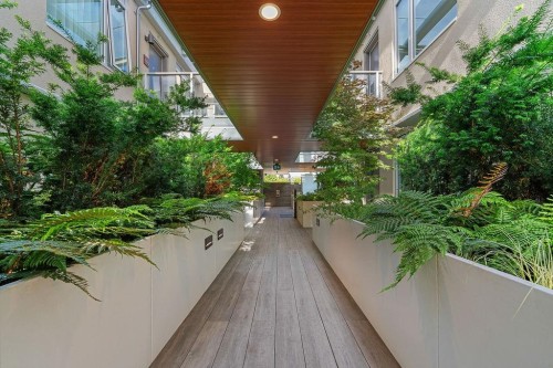 203-1331 Marine Drive  West Vancouver, BC V7T 1B6