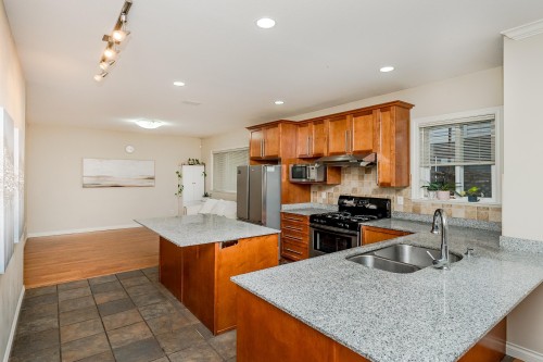 10-7060 Bridge Street, Richmond, BC 