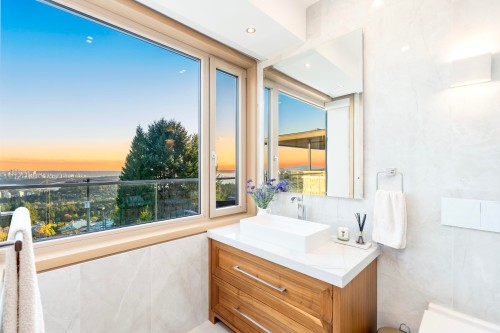 1036 Eyremount Drive, West Vancouver, BC 