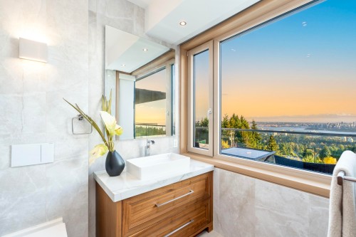 1036 Eyremount Drive, West Vancouver, BC 