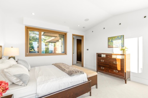 1036 Eyremount Drive, West Vancouver, BC 