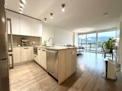 1201-3007 Glen Drive  Coquitlam, BC V3B 0L8