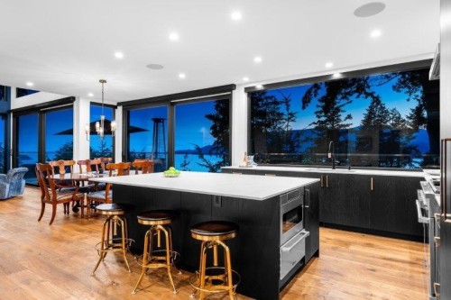 6224 St Georges Place, West Vancouver, BC 