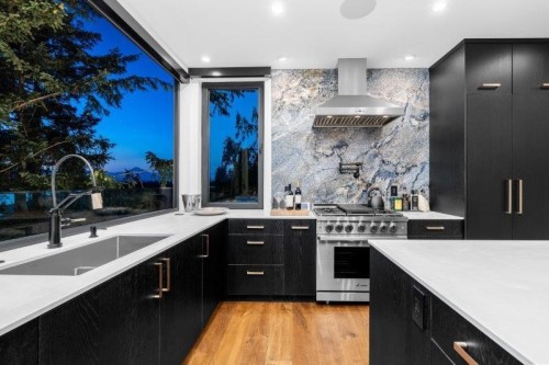 6224 St Georges Place, West Vancouver, BC 