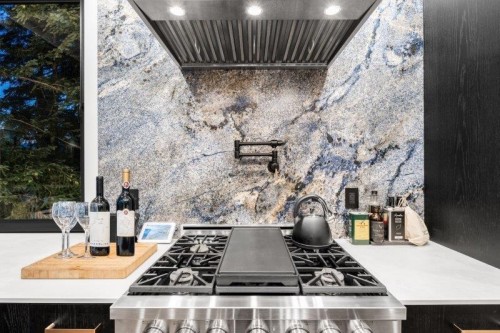 6224 St Georges Place, West Vancouver, BC 