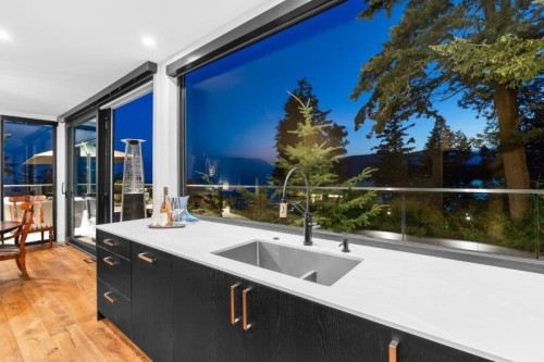 6224 St Georges Place, West Vancouver, BC 