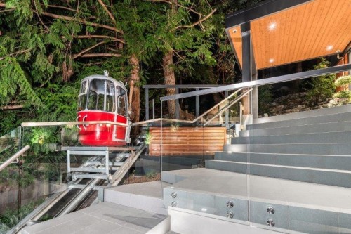 6224 St Georges Place, West Vancouver, BC 