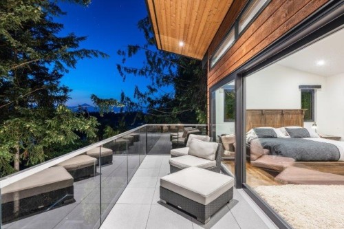 6224 St Georges Place, West Vancouver, BC 