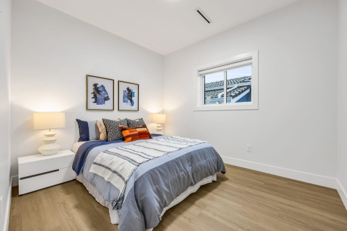 2827 Dundas Street, Vancouver, BC 