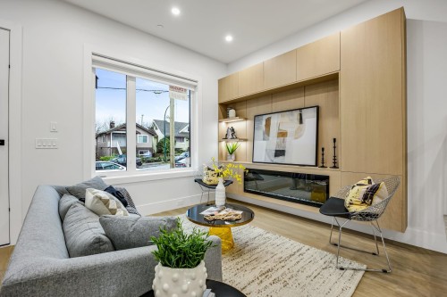 2827 Dundas Street, Vancouver, BC 