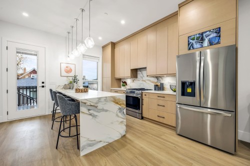 2827 Dundas Street, Vancouver, BC 