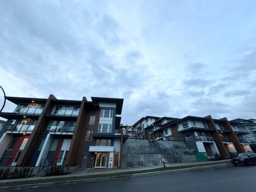 220-11655 Fraser St, Maple Ridge, BC 