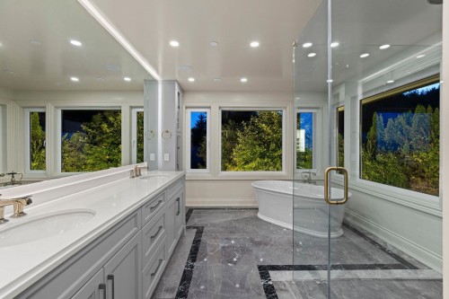 1445 Sandhurst Place, West Vancouver, BC 