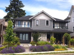 422 6th Street Street W North Vancouver, BC V7M 1K9