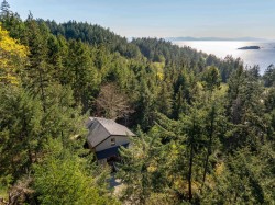 1557 Whitesails Drive  Bowen Island, BC V0N 1G2