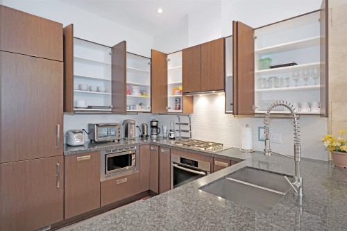 1045 Richards Street, Vancouver, BC 