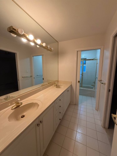 3200 River Rd, Richmond, BC 