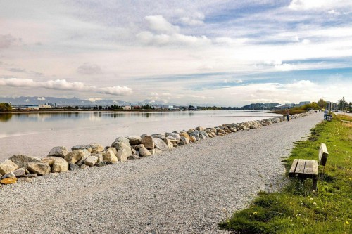 3200 River Rd, Richmond, BC 