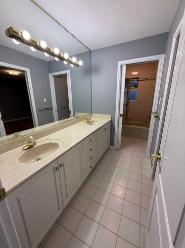 3200 River Rd, Richmond, BC 