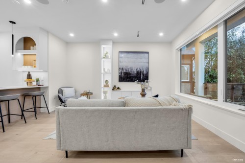 1-65 King Edward Avenue E, Vancouver, BC 