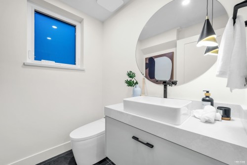 1-65 King Edward Avenue E, Vancouver, BC 