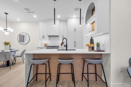 1-65 King Edward Avenue E, Vancouver, BC 