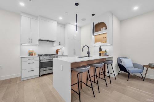 1-65 King Edward Avenue E, Vancouver, BC 