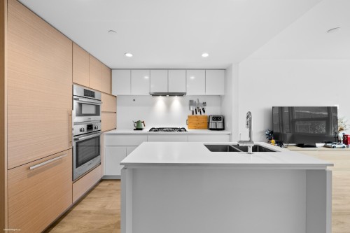 606-5508 Hollybridge Way, Richmond, BC 