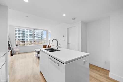 606-5508 Hollybridge Way, Richmond, BC 