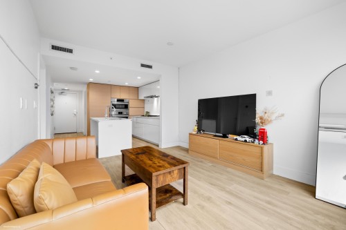 606-5508 Hollybridge Way, Richmond, BC 