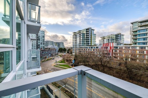 606-5508 Hollybridge Way, Richmond, BC 