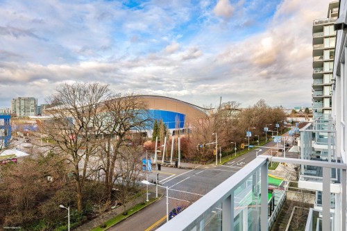 606-5508 Hollybridge Way, Richmond, BC 