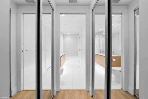 606-5508 Hollybridge Way, Richmond, BC 