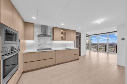 18xx-4890 Lougheed Highway  Burnaby, BC V5C 0N2