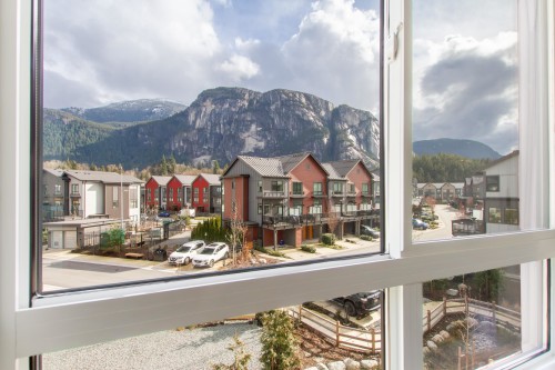 38070 Helm Way, Squamish, BC 