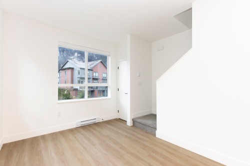 38070 Helm Way, Squamish, BC 