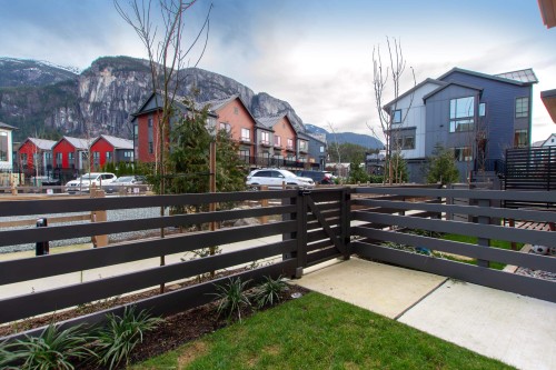 38070 Helm Way, Squamish, BC 
